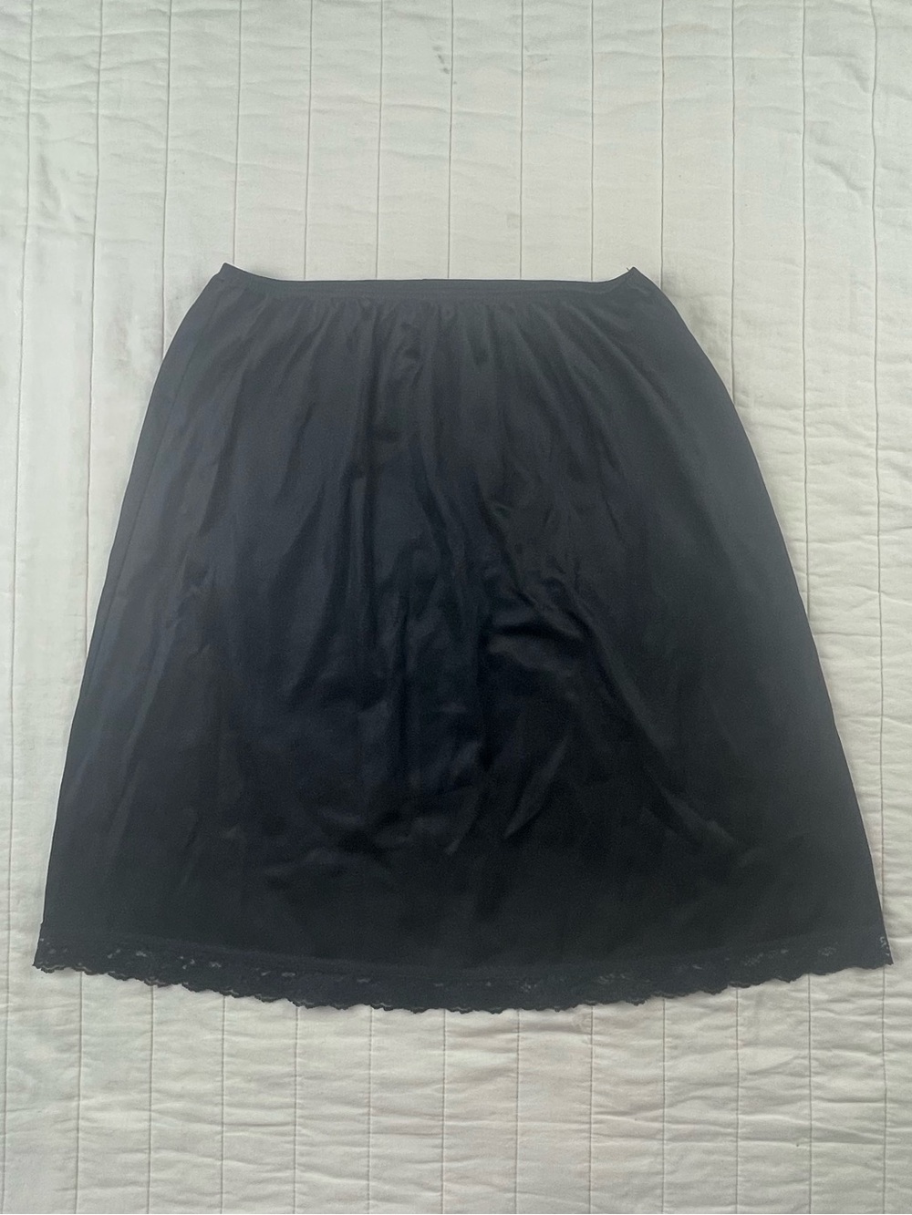 VTG Deena Women's Black Half Slip with Lace Trim Medium